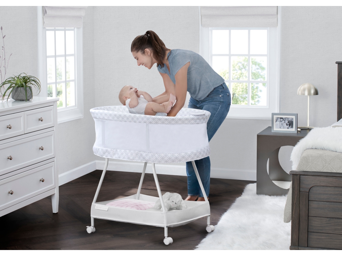 Dream Bedside Baby Bassinet - Delta Children