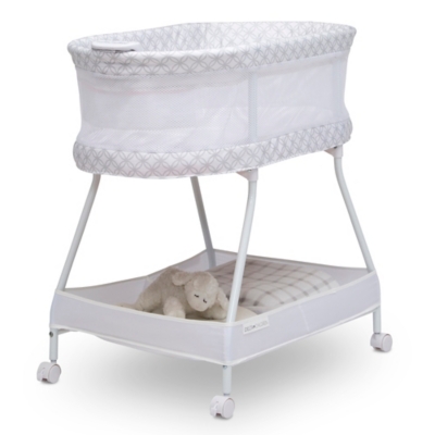 Delta bassinet with clearance mobile