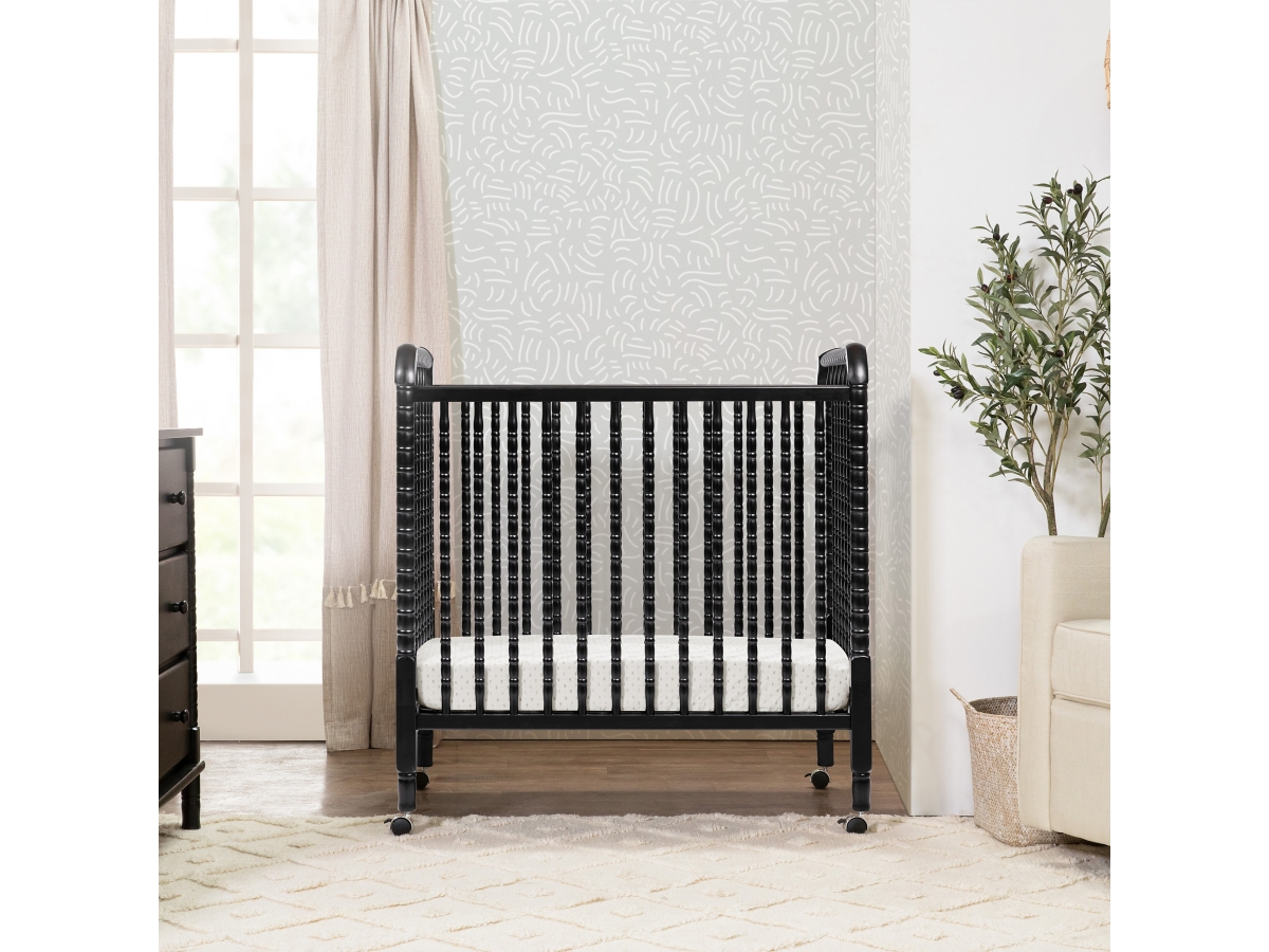 daVinci Jenny Lind 3-in-1 Convertible Crib | Ashley