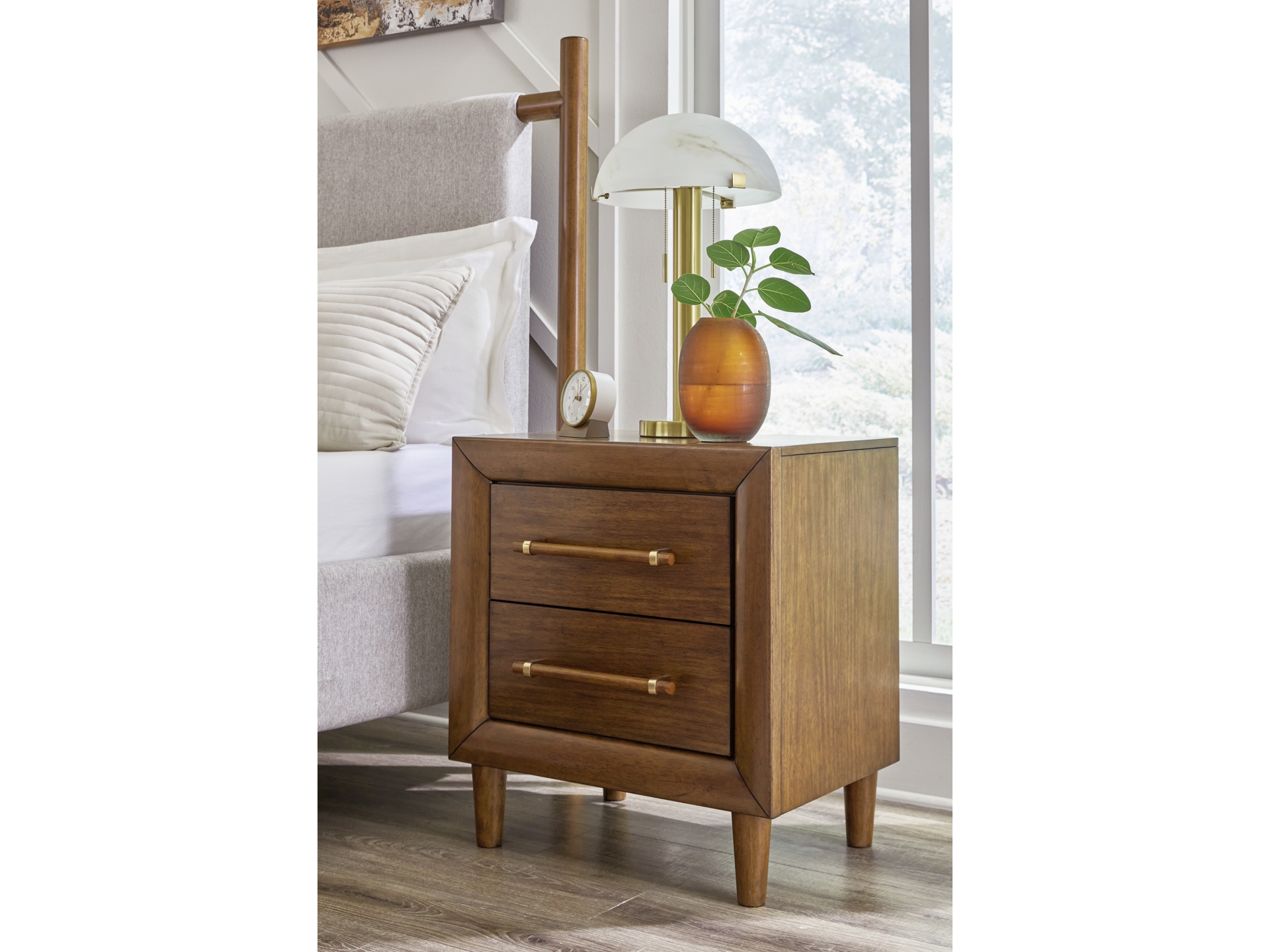 Image 2 of Lyncott Upholstered Bedroom  Group 