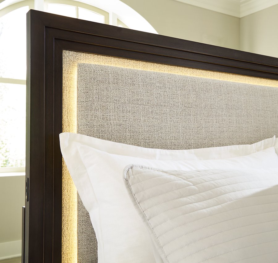 Cama de panel tapizada King Neymorton - image 9