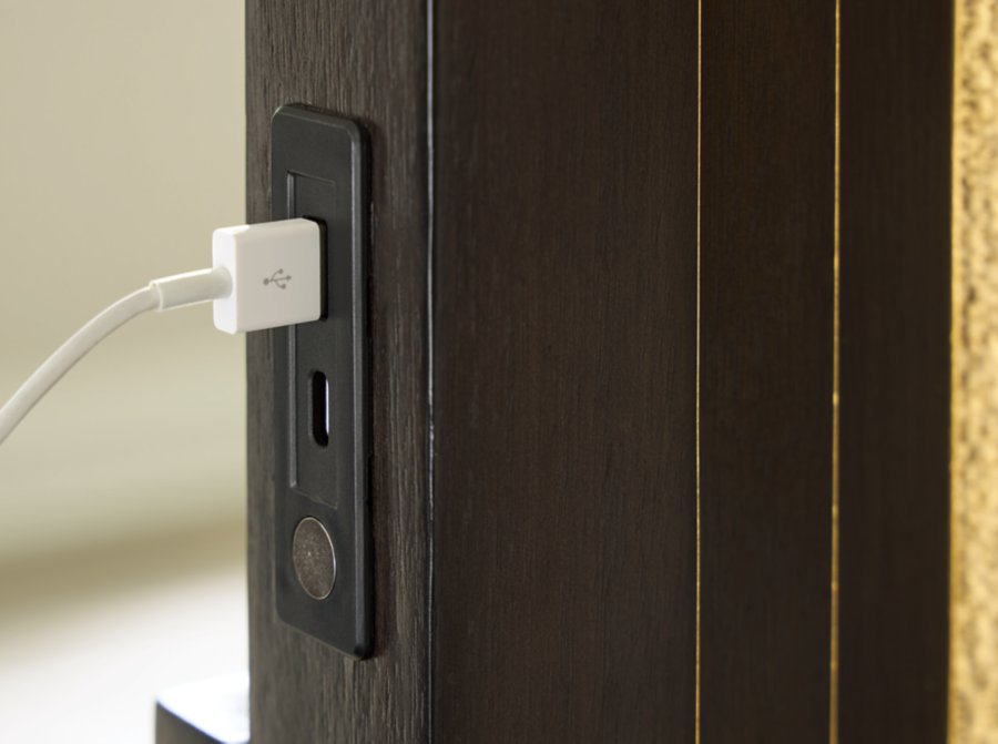 Cama de panel tapizada King Neymorton - image 10