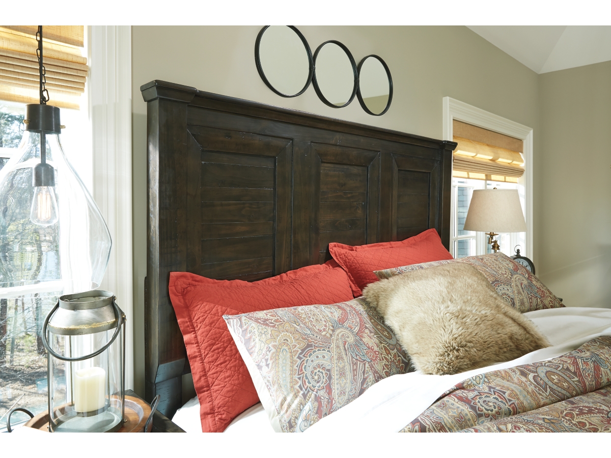 Townser 5-Piece Queen Bedroom | Ashley