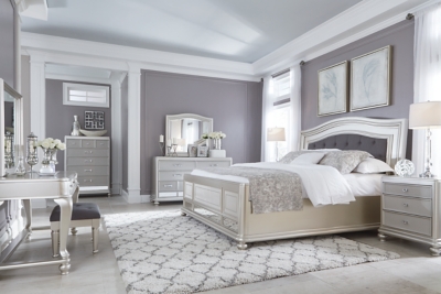 Coralayne King Panel Bed