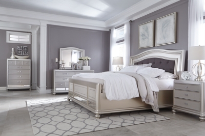 Coralayne King Panel Bed