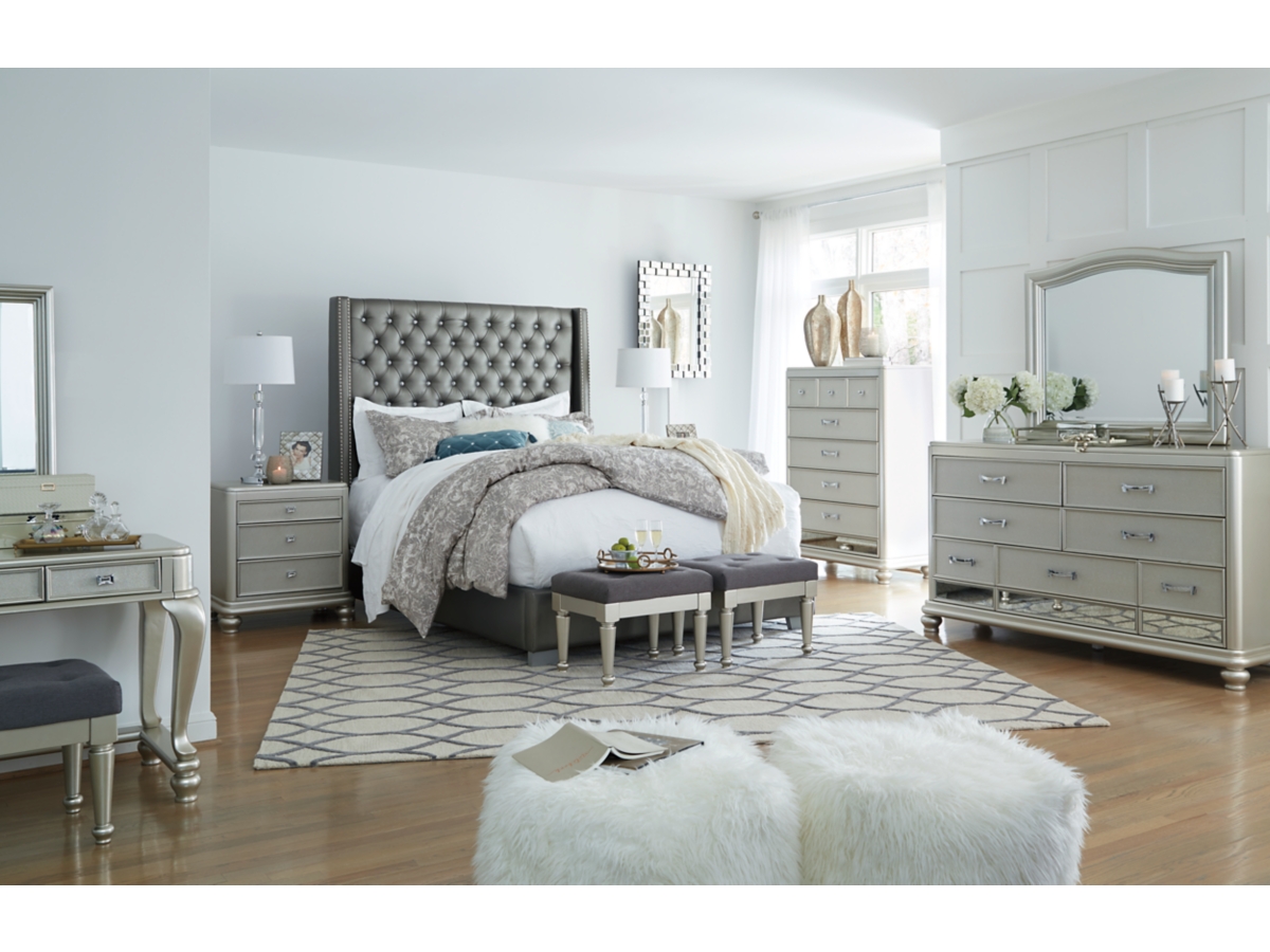 Coralayne queen clearance upholstered bed set