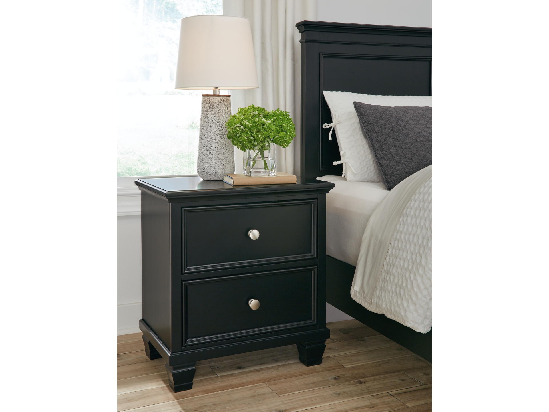 Image 3 of Lanolee bedroom group 