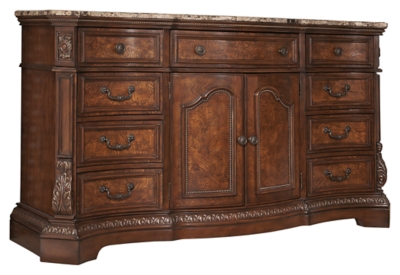 Ledelle Dresser | Ashley