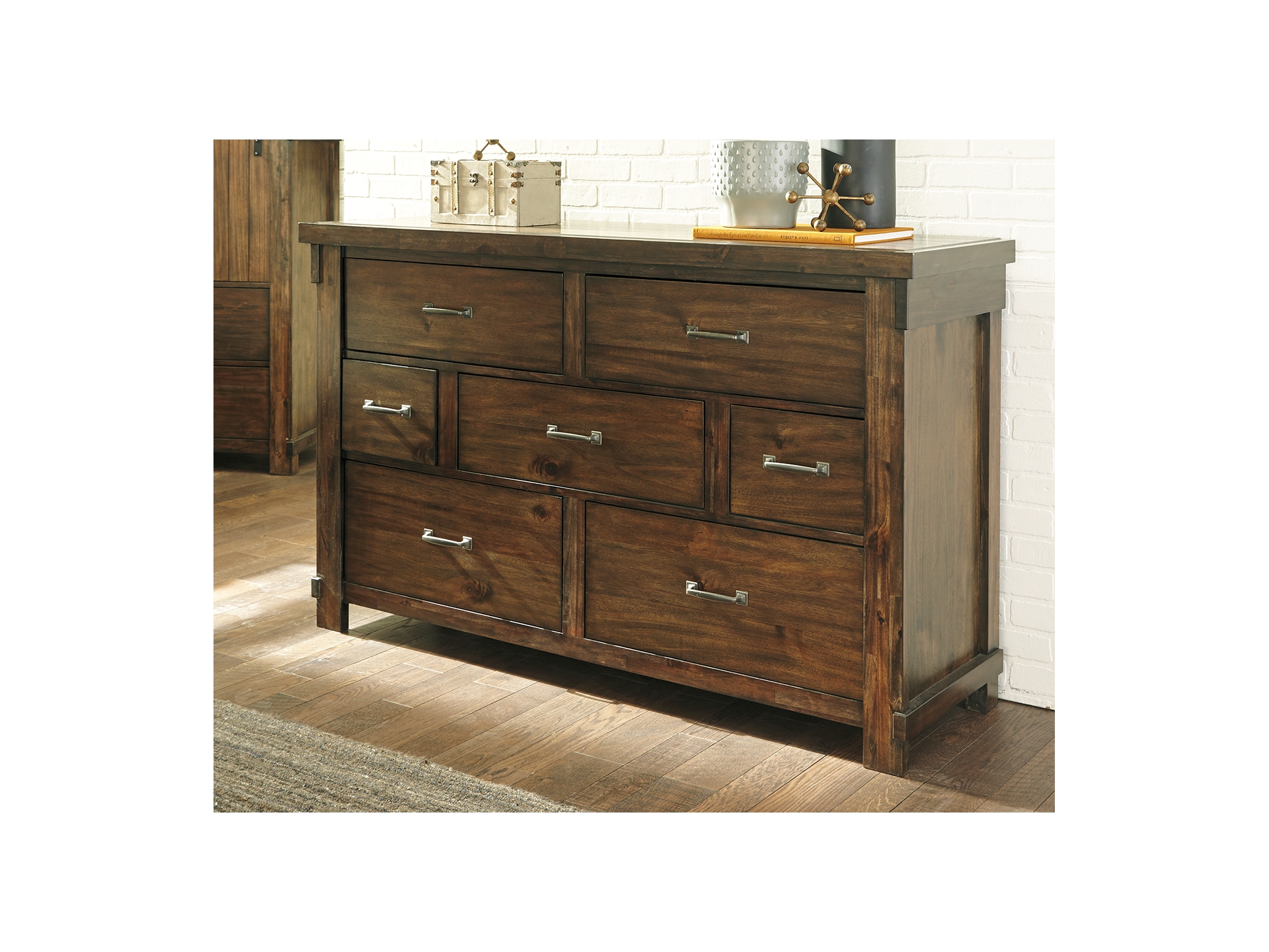 Image 1 of Lakeleigh Queen Panel Bed group
