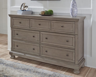 Lettner 7 Drawer Dresser, Light Gray