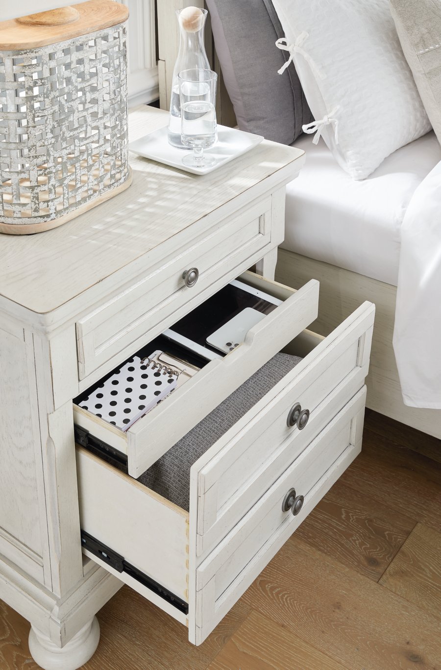 Cama con Almacenaje Tipo Trineo, Cómoda y Mesita de Noche Robbinsdale - image 19
