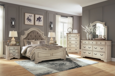 Vegas 7 Pc White Colors,White Queen Bedroom Set With Dresser, Mirror, 3 Pc  Queen Panel Bed, Nightstand