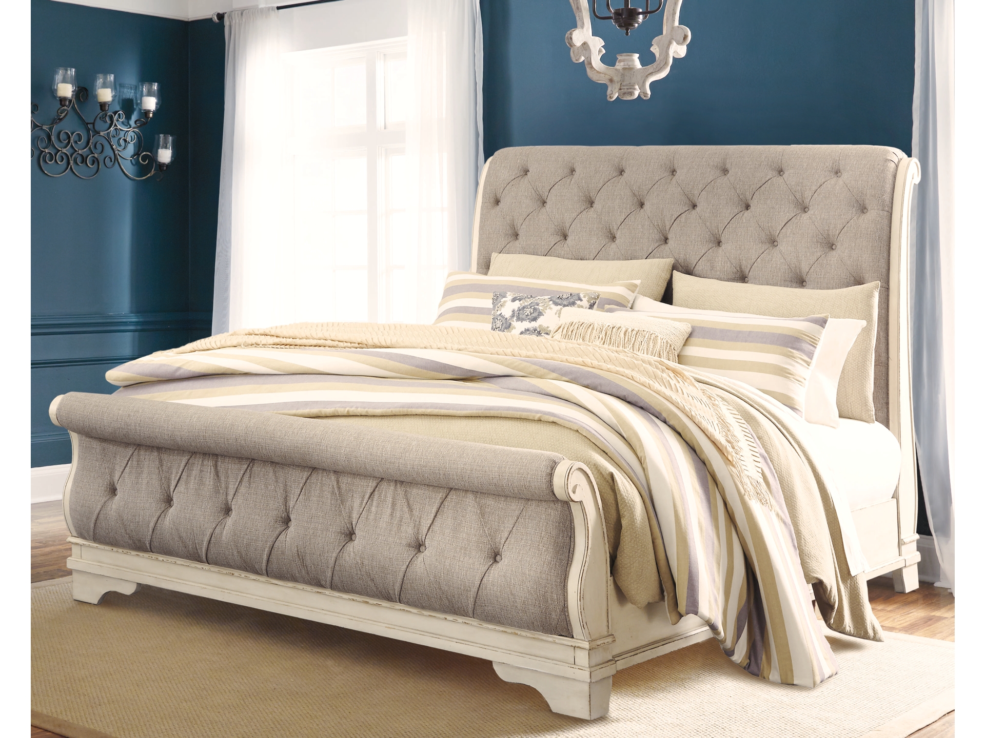 Image 3 of Realyn Upholstered Bedroom group