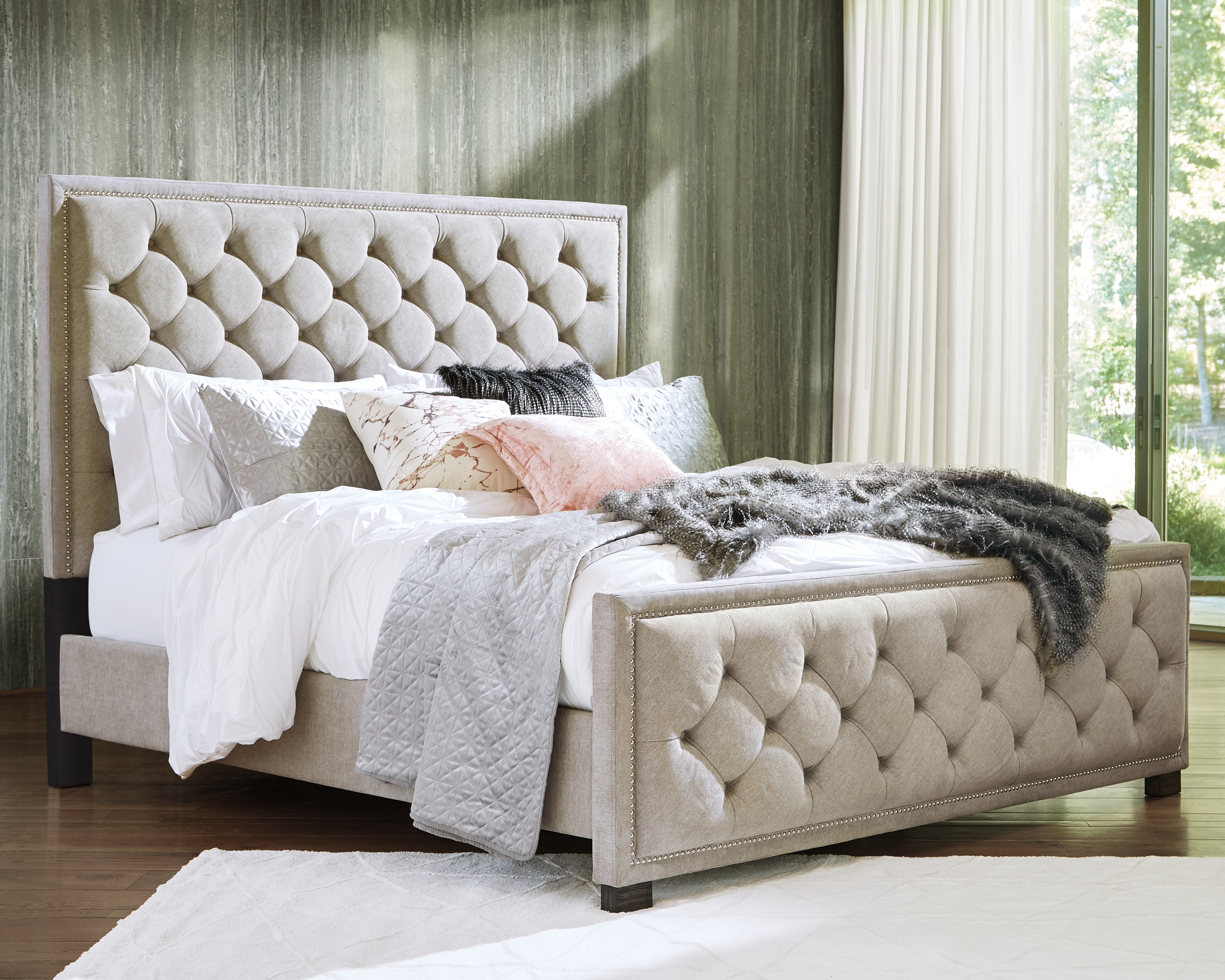 Bellvern queen store upholstered bed