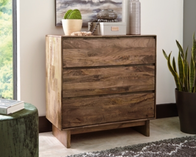 Isanti 3 Drawer Chest of Drawers, Light Brown