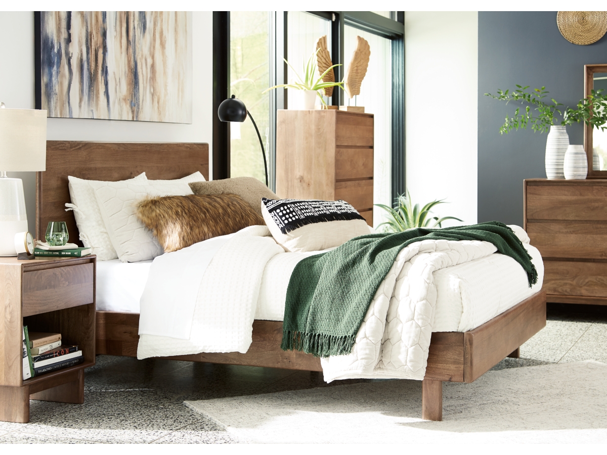 Isanti King Panel Bed | Ashley