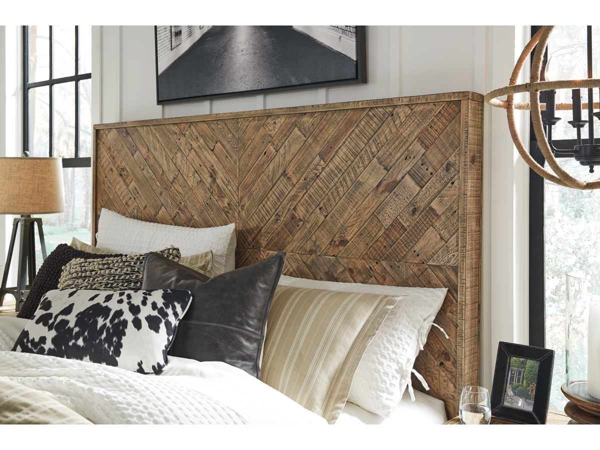 Grindleburg Queen Panel Bed Ashley