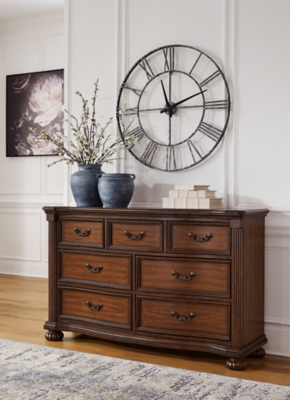 Lavinton 7 Drawer Dresser, Brown