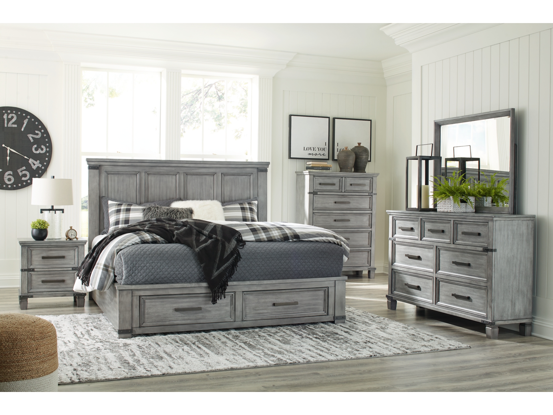 Russelyn Storage Bed Group