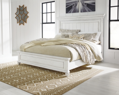 Kanwyn California King Panel Bed