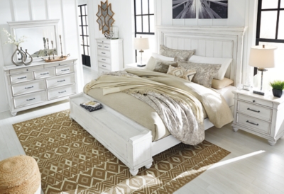 Kanwyn Queen Panel Bed with Storage Bench