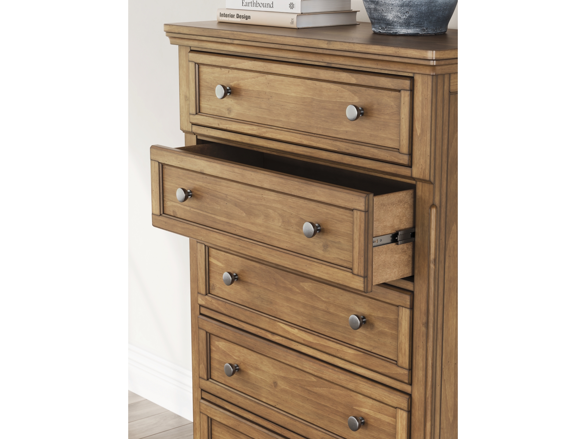 Image 4 of Vandenmore Queen Panel Bed with Mirrored Dresser, Chest and 2 Nightstands