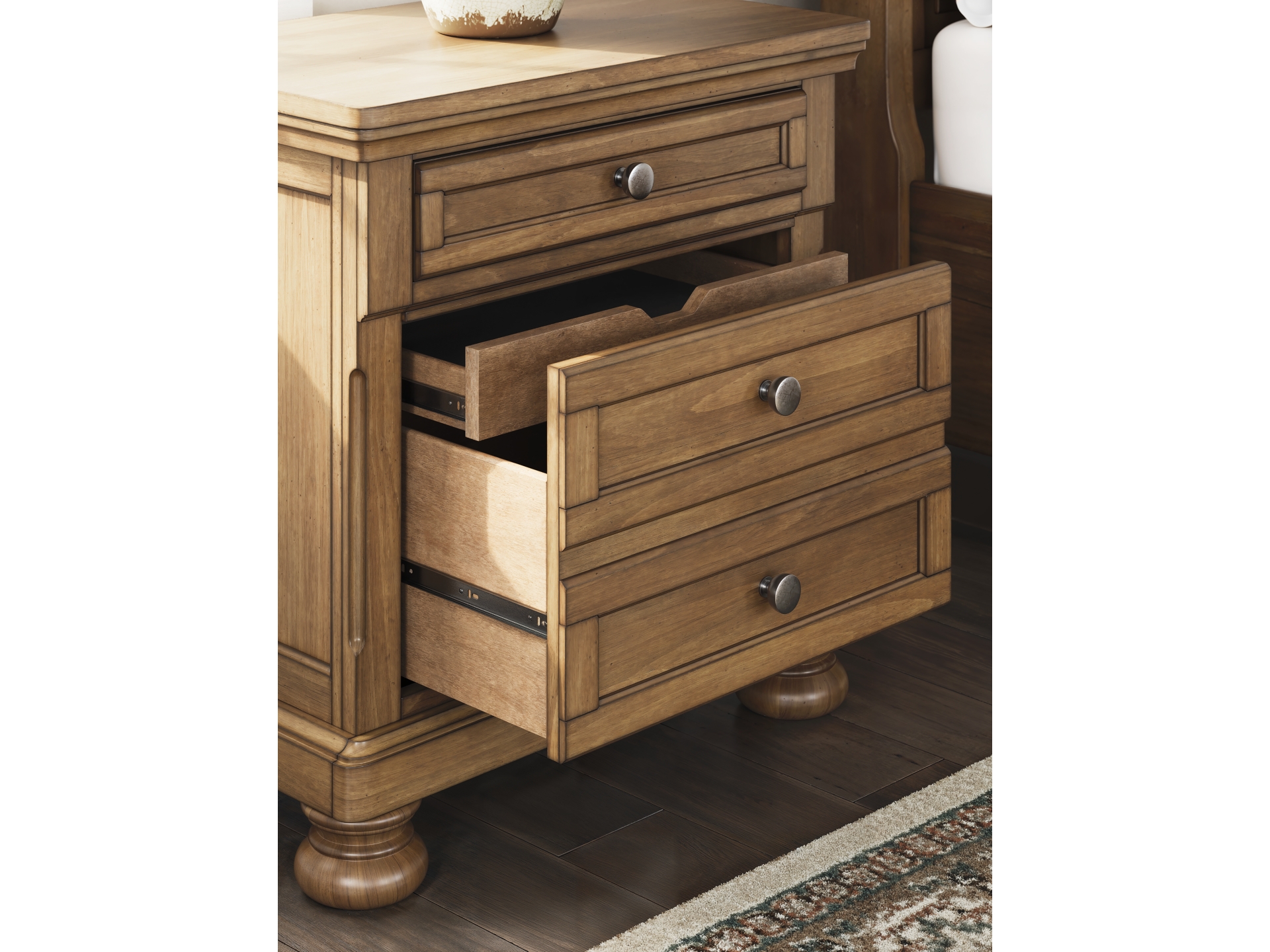 Image 3 of Vandenmore Queen Panel Bed with Mirrored Dresser, Chest and 2 Nightstands