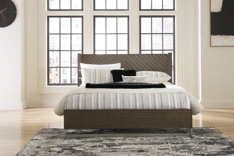Cama tamaño King, tocador, espejo, cómoda y 2 mesitas de noche Arkenton - image 21