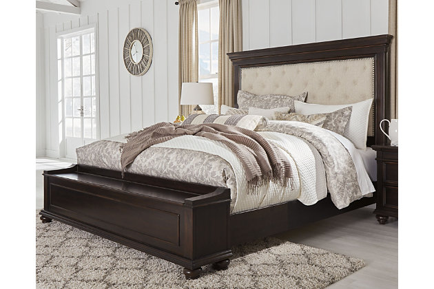 Brynhurst Queen Upholstered Bed With, Tufted Headboard Wood Bedside Table