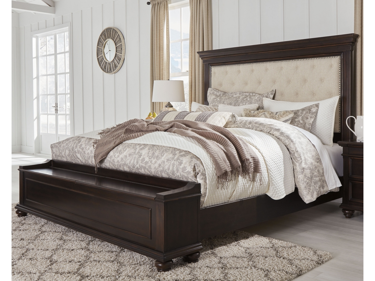 Brynhurst Queen Upholstered Bed with Storage Bench Ashley