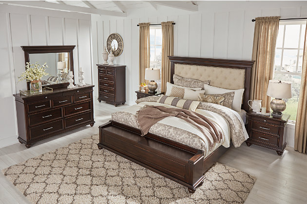 Brynhurst Queen Upholstered Bed With, King Upholstered Bed With Storage Bench