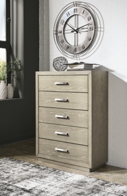 B793-46 Fawnburg 5 Drawer Chest of Drawers, Gray sku B793-46