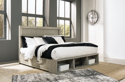 Fawnburg Queen Panel Bed with Storage