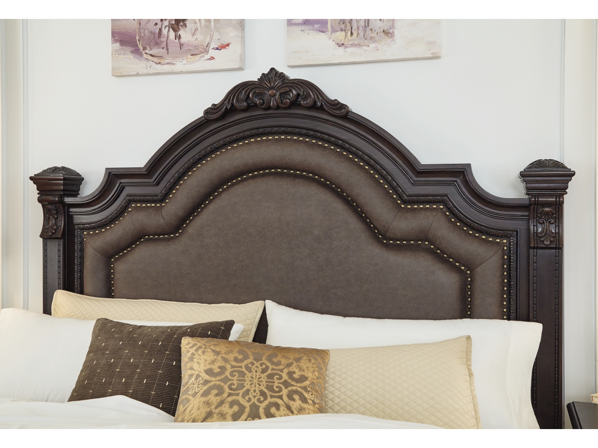 Wellsbrook California King Poster Bed Ashley
