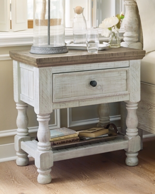 Havalance Nightstand