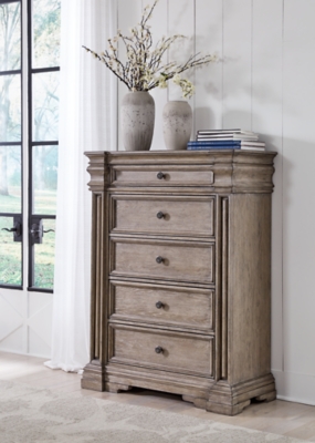 B916-46 Blairhurst 5 Drawer Chest of Drawers, Light Grayis sku B916-46