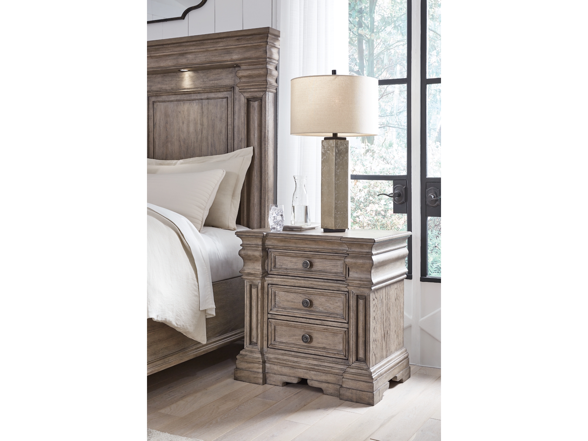 Image 3 of Blairhurst  bedroom collection 