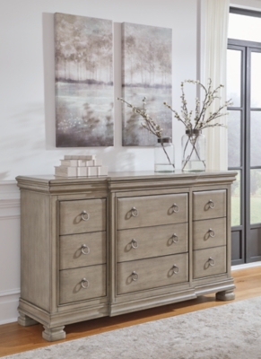 B924-31 Lexorne 9 Drawer Dresser, Gray sku B924-31