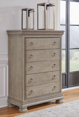 B924-46 Lexorne 5 Drawer Chest of Drawers, Gray sku B924-46