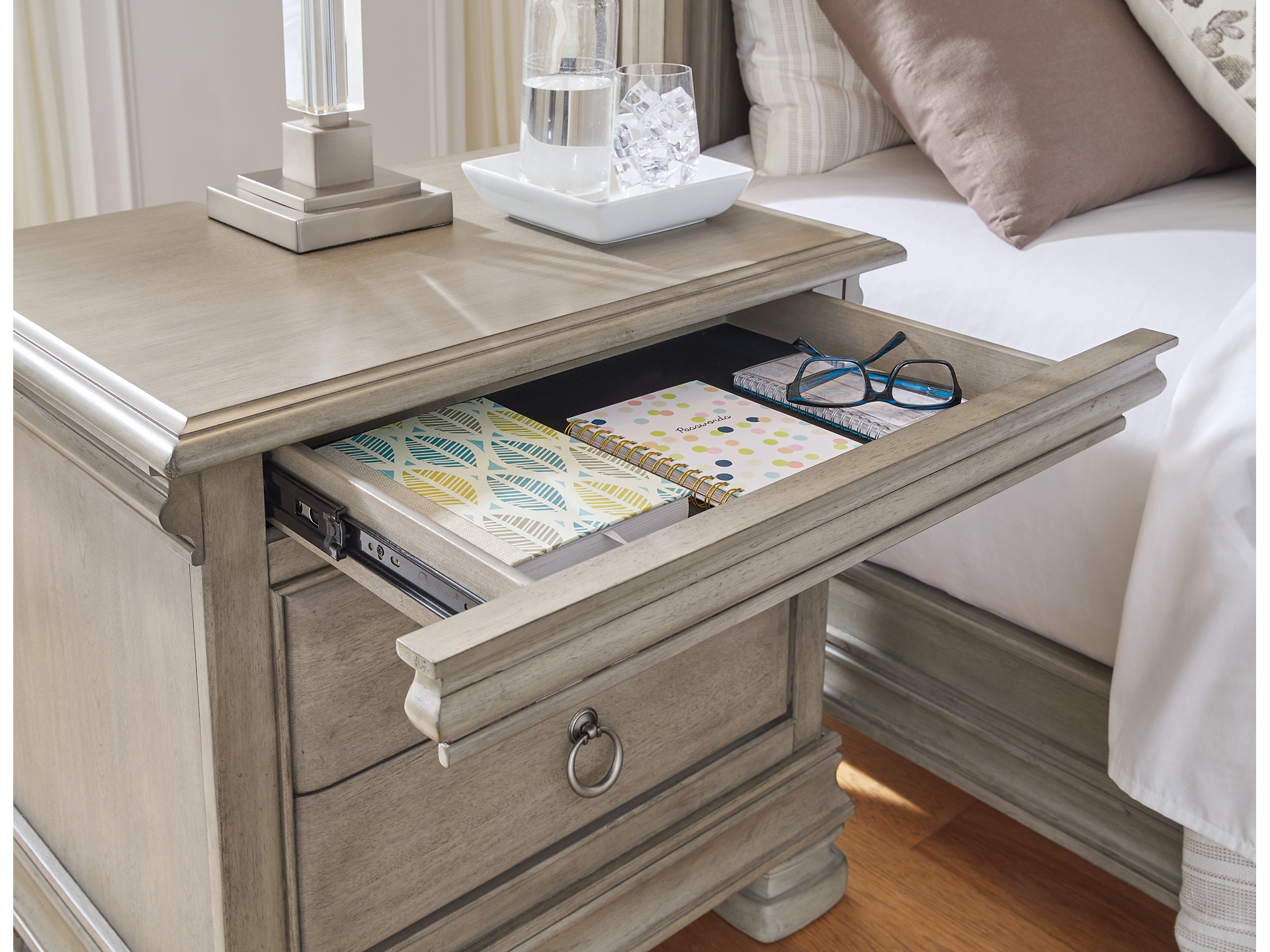 Image 4 of Lexorne  Sleigh Bed Group