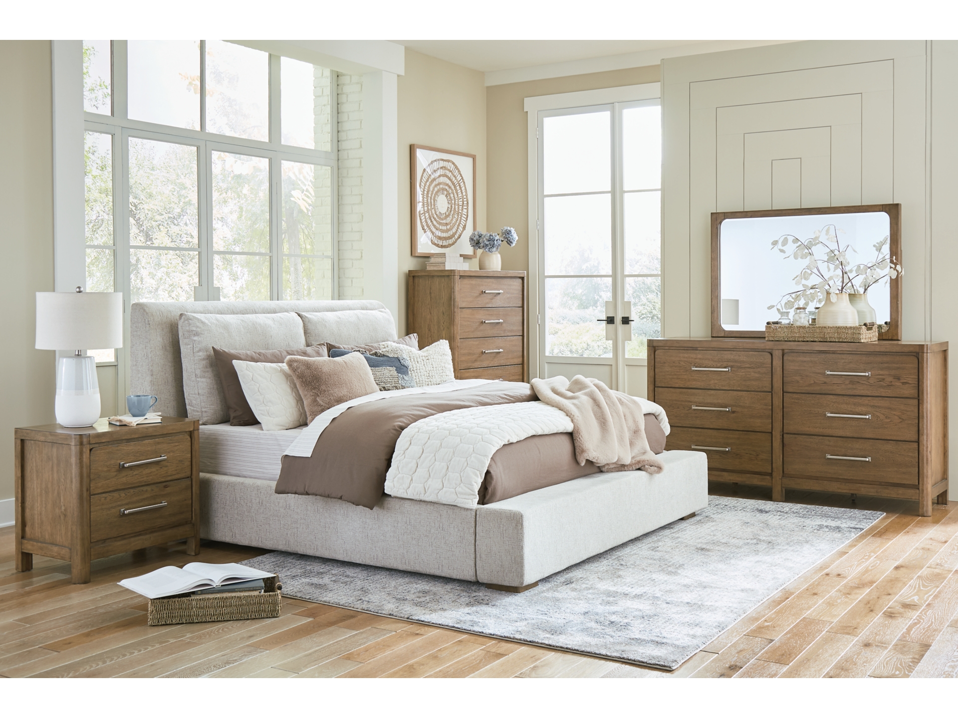 Cabalynn  Upholstered Bed 