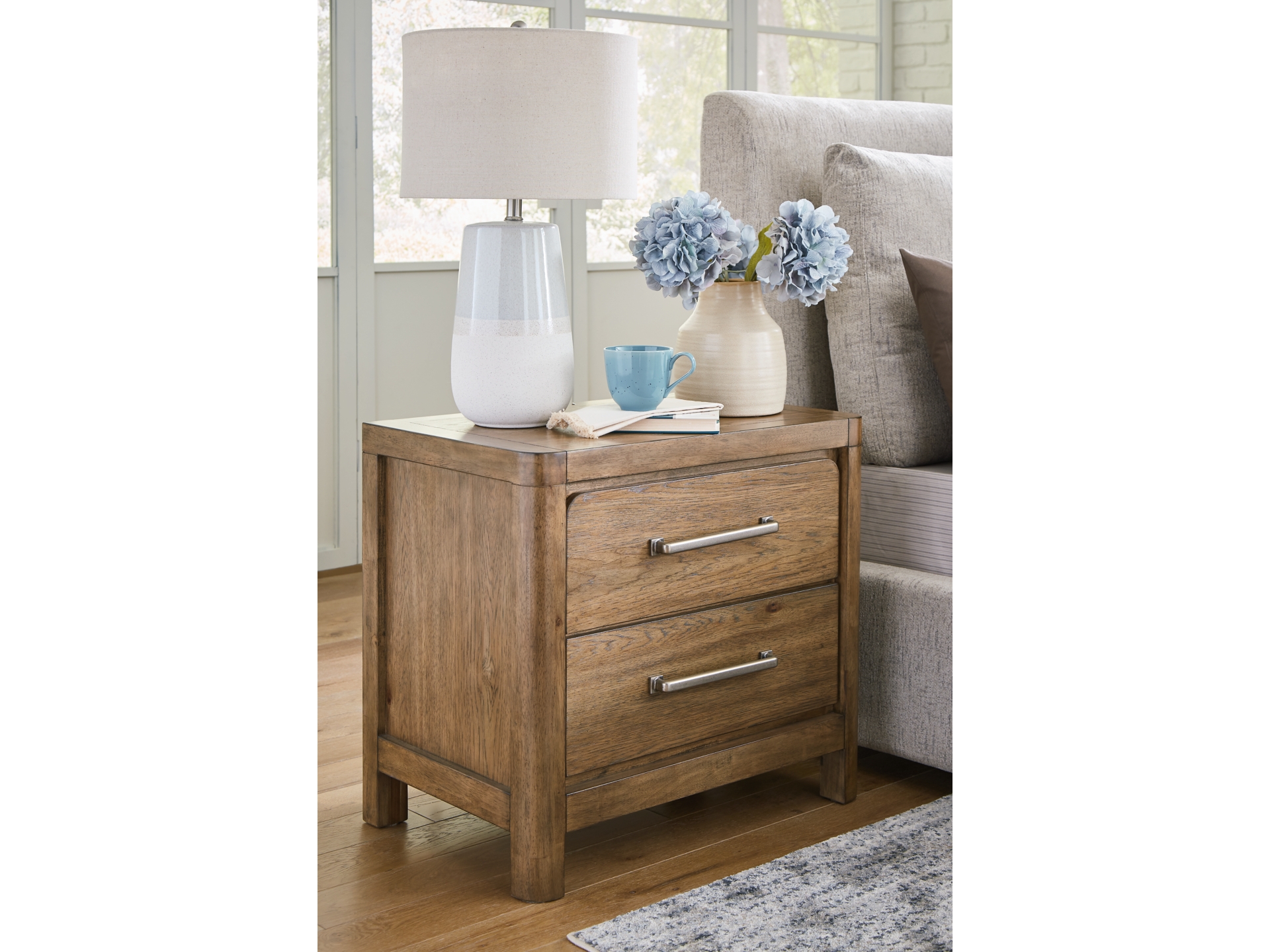 Image 7 of Cabalynn  Upholstered Bed 