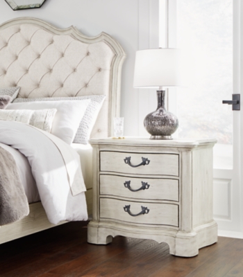 Arlendyne 33 3 Drawer Charging Nightstand, Antique White