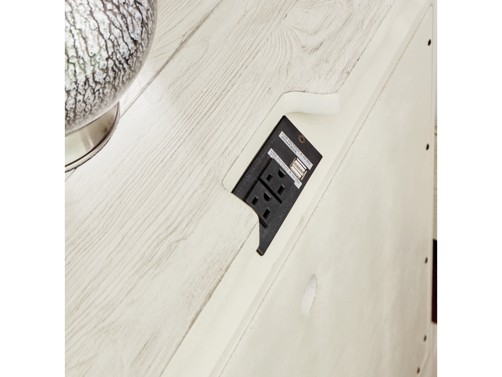 Image 3 of Arlendyne  upholstered Bed collection 