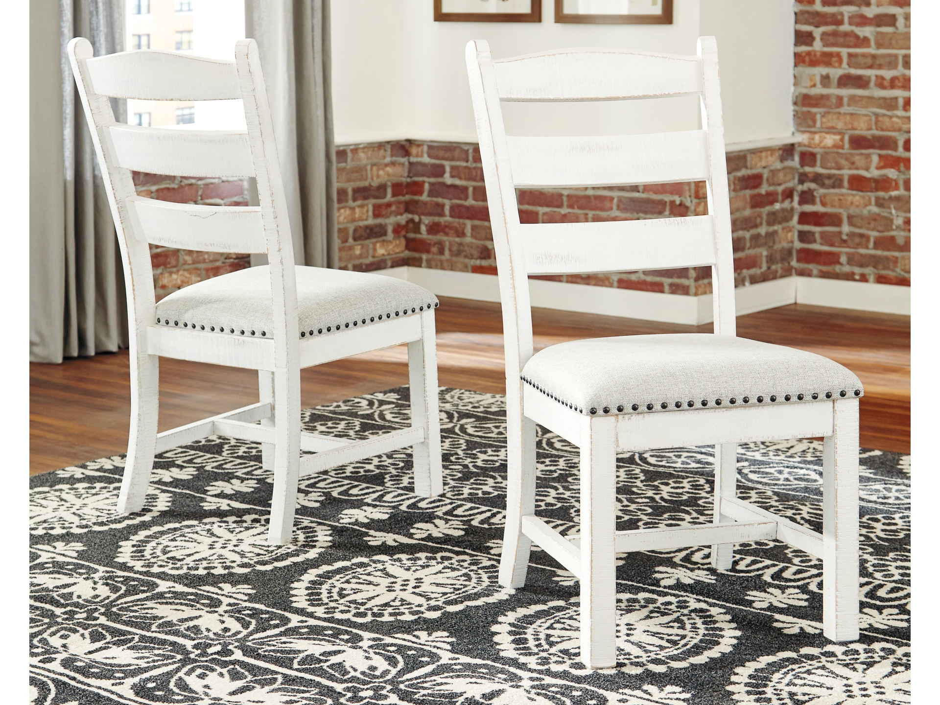 Image 3 of Valebeck Dining Table and 4 Chairs
