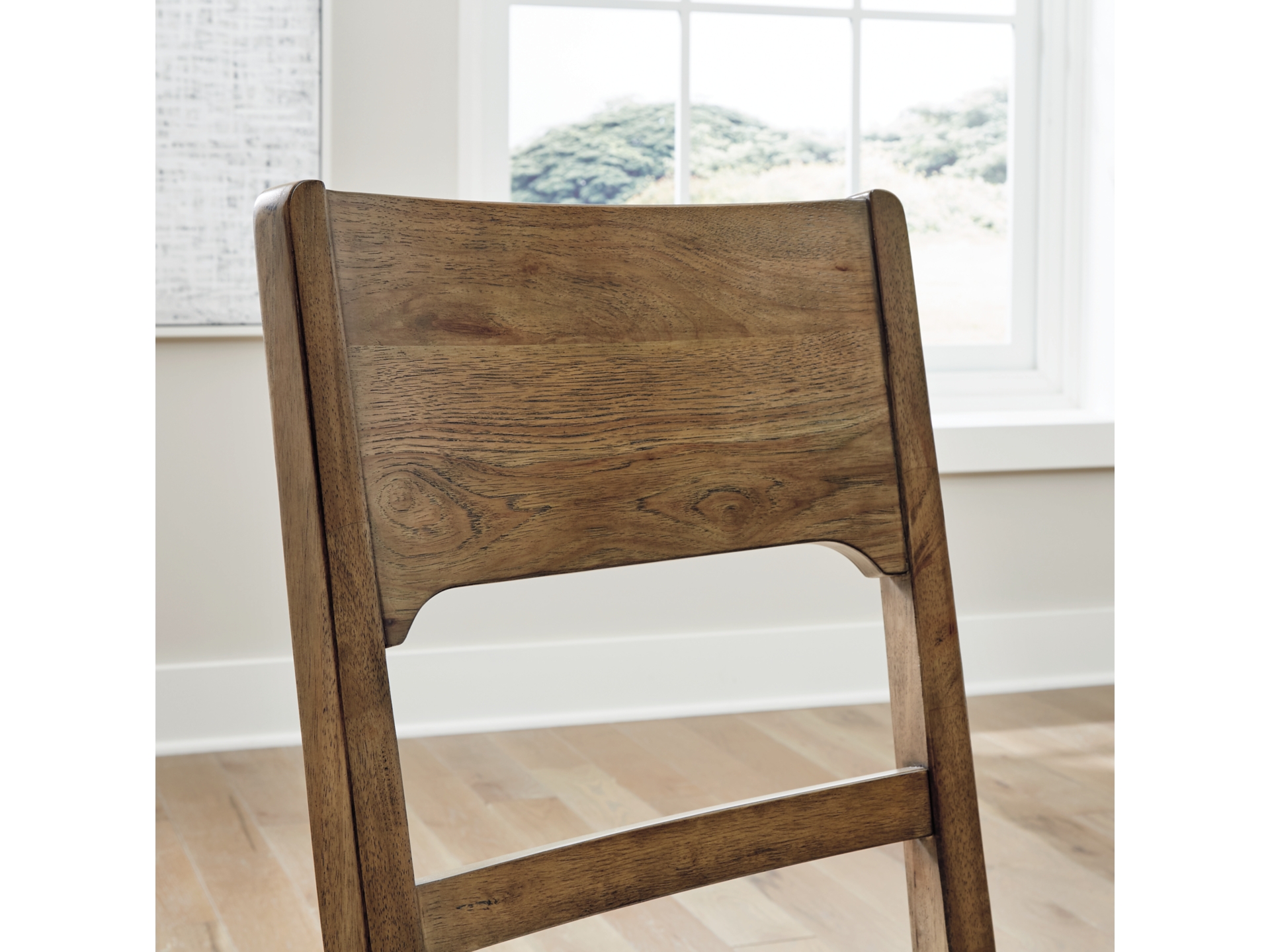 Image 6 of Cabalynn Dining Table up to 8 Chairs