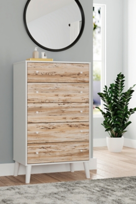 Piperton Queen Platform Bed with Dresser and Chest