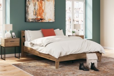Deanlow Queen Platform Panel Bed, Honey, rollover