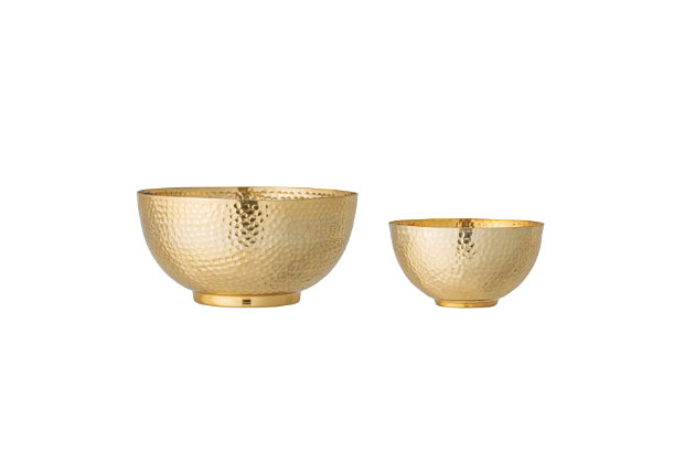 This set of gorgeous metal bowls is the perfect statement piece to add to any kitchen. The lavish matte goldtone hammered finish allows it to stand out from regular kitchen bowls and fit in with any style of decor.Set of 2 | Made of metal | Goldtone finish | Hand wash | Imported