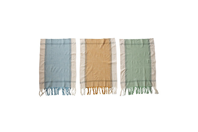 These tea towels are the perfect decoration in any kitchen. The cotton material makes them ideal for washing dishes, while their fringe detailing adds extra flair. The tea towels come in a set of three different colors.Set of 3 | Made of 100% cotton | Blue, orange and green | Machine wash | Imported